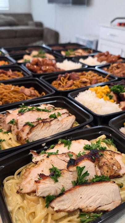 Healthy chicken alfredo and chow mein dishes